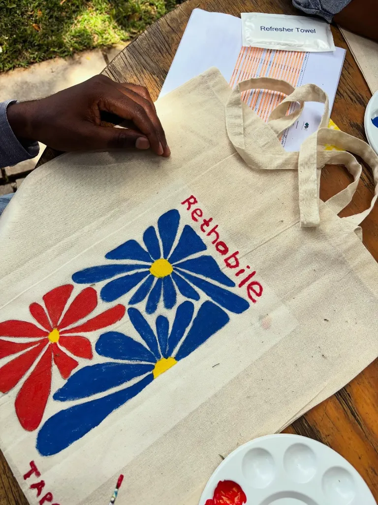 tote-bag-painting-02.webp
